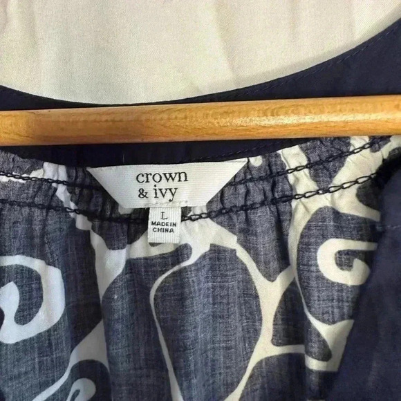 Crown & Ivy Women’s Blouse size Large - Picture 4 of 11